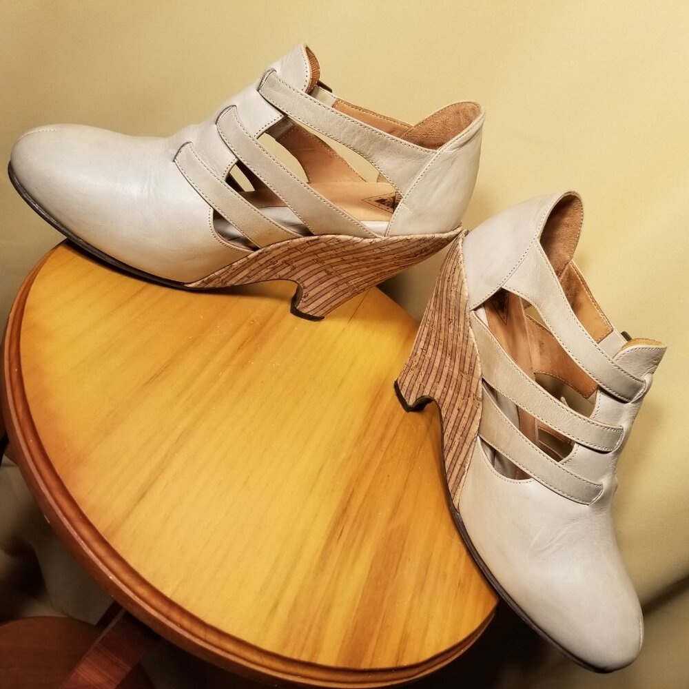 FLUEVOG Gray Farrah Sz 9.5 Adjustable Triple Strap Leather/Cork Wedge '70s Style - Picture 4 of 16